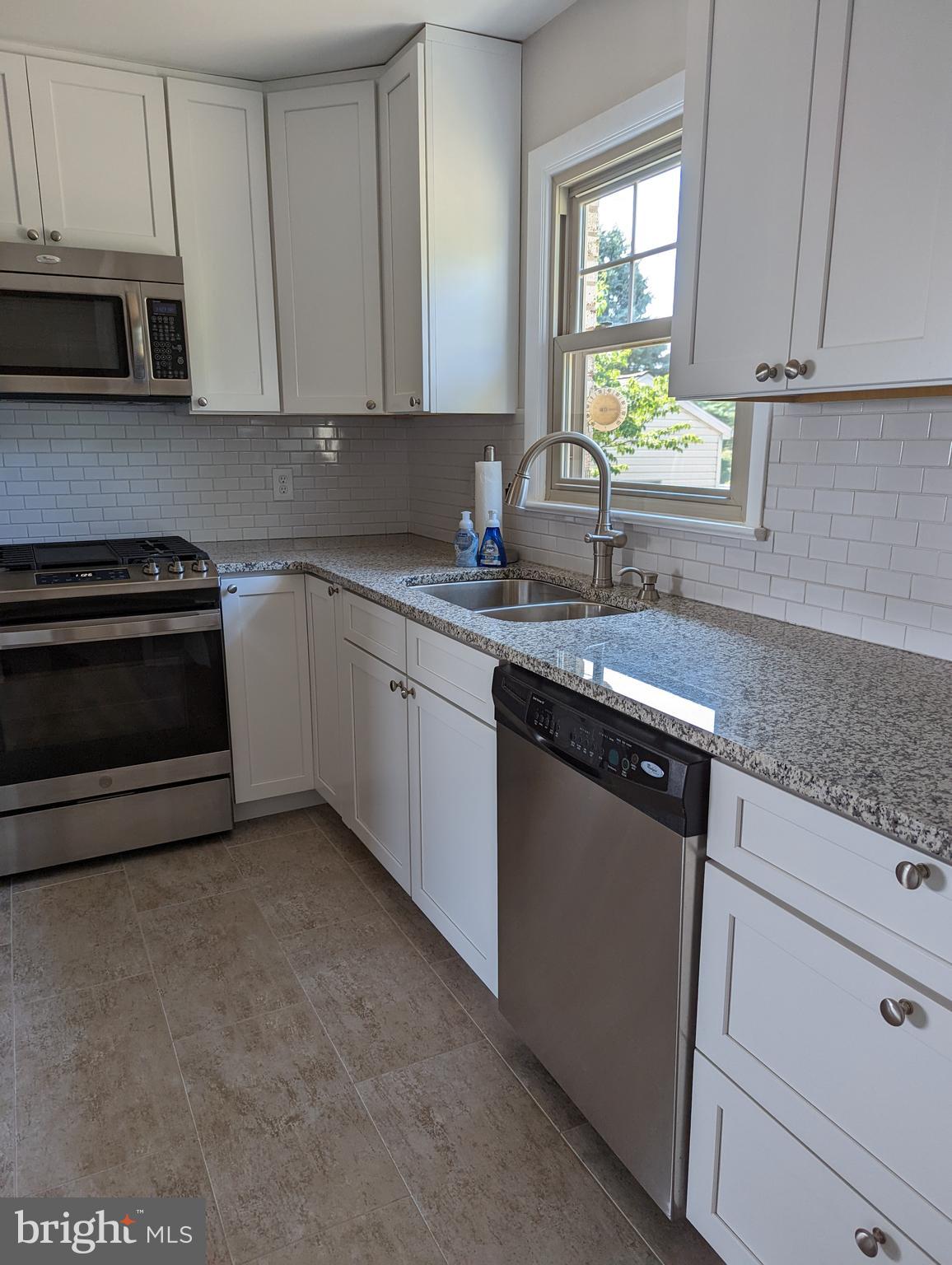742 Stoverstown Road York, PA 17408 - Photo 9 of 22 New cabinets, counter tops, back splash