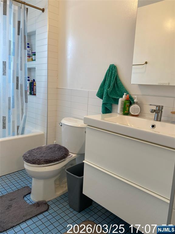 38 Delancy Street, Unit 3 Newark, NJ 07105 - Photo 11 of 16 a bathroom with a sink and a toilet