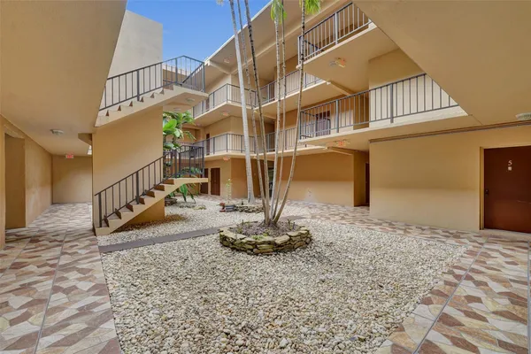 $2,990 | 4040 North Hills Drive, Unit 24, Hollywood, FL 33021