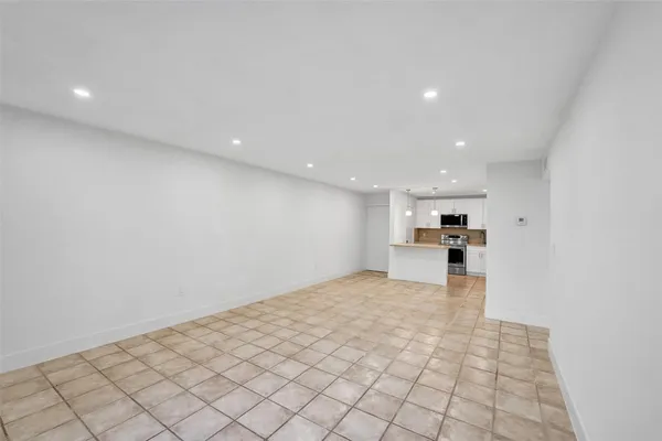 $2,990 | 4040 North Hills Drive, Unit 24, Hollywood, FL 33021