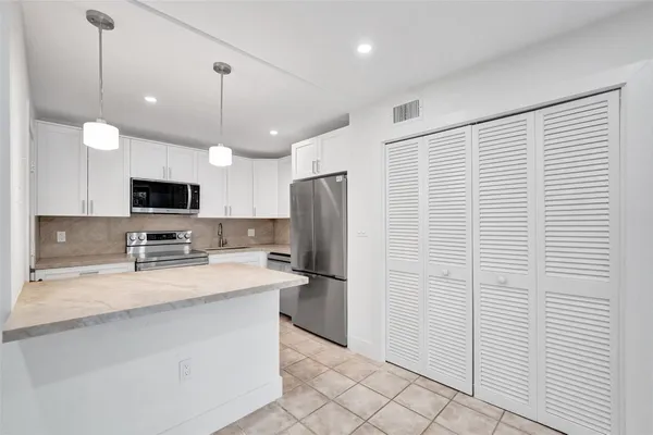 $2,990 | 4040 North Hills Drive, Unit 24, Hollywood, FL 33021