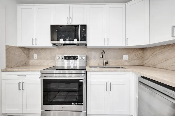 $2,990 | 4040 North Hills Drive, Unit 24, Hollywood, FL 33021