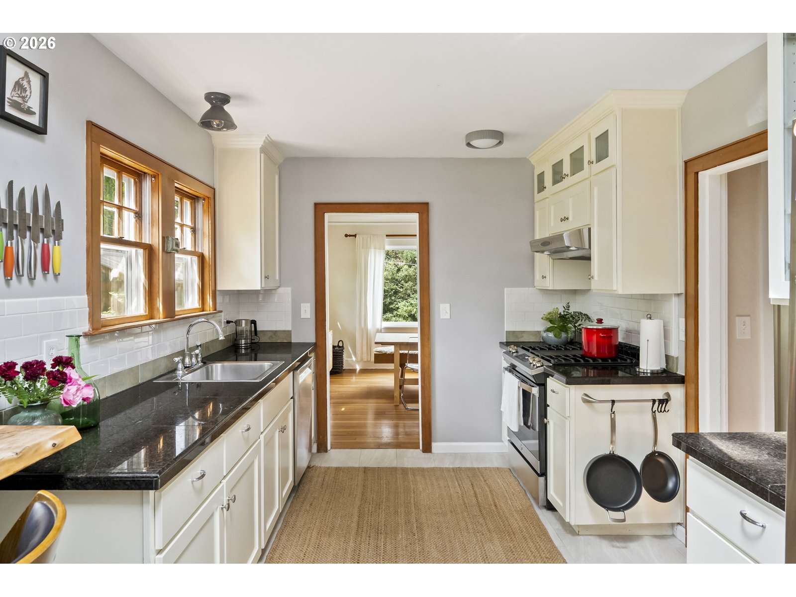 5232 Southwest Florida Street Portland, OR 97219 - Photo 11 of 41 Gallery Image 11