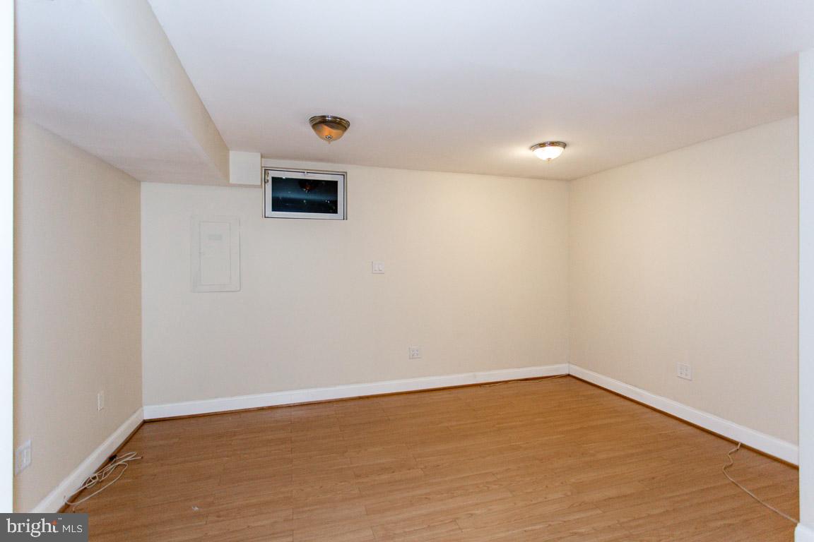8530 Laurel Oak Drive Springfield, VA 22153 - Photo 23 of 24 Gallery Image 23