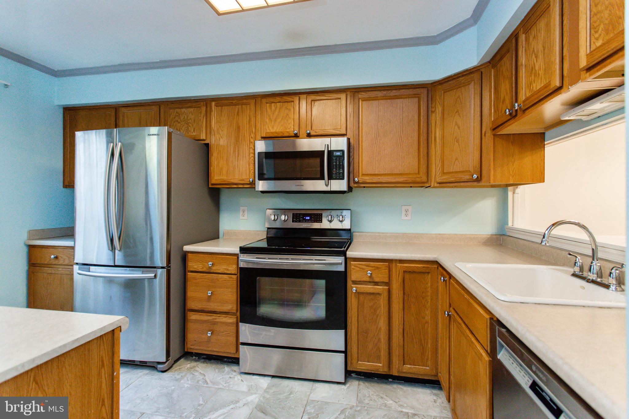 8530 Laurel Oak Drive Springfield, VA 22153 - Photo 6 of 24 Gallery Image 6