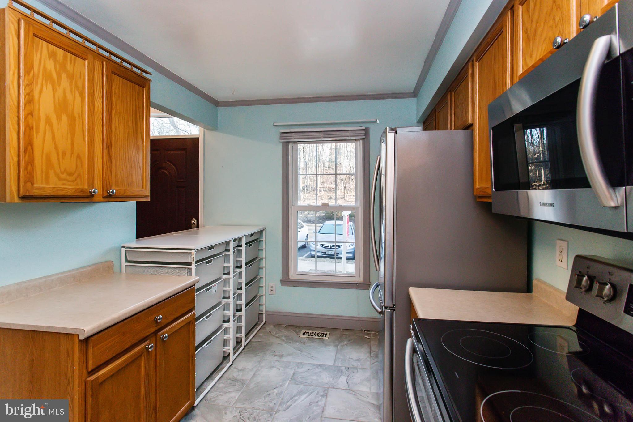 8530 Laurel Oak Drive Springfield, VA 22153 - Photo 7 of 24 Gallery Image 7