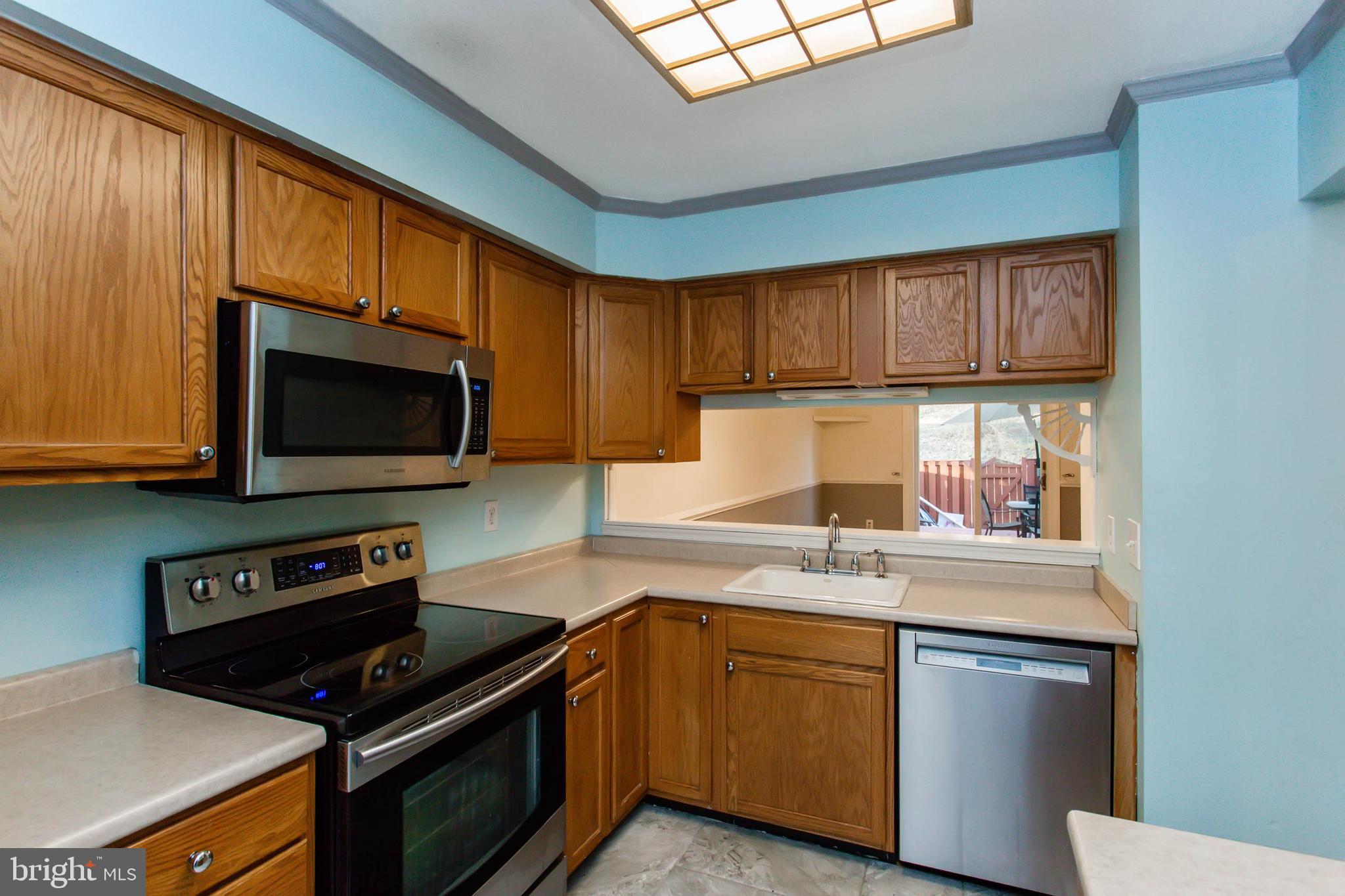 8530 Laurel Oak Drive Springfield, VA 22153 - Photo 8 of 24 Gallery Image 8