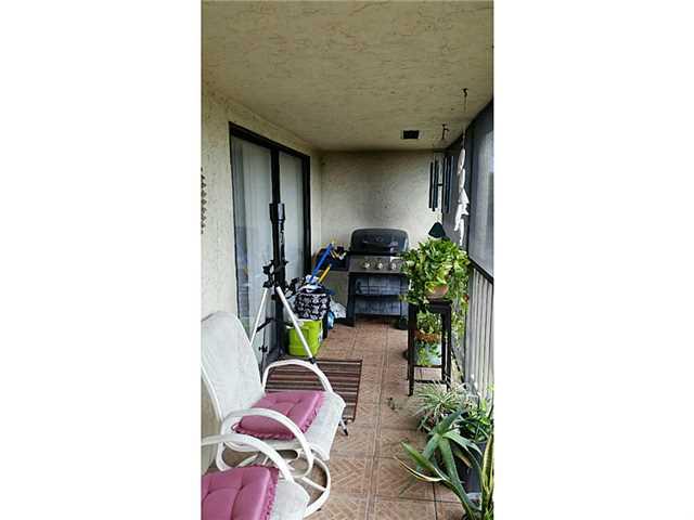 150 Pineview Road, Unit D7 Jupiter, FL 33469 - Photo 13 of 16 a view of entryway with livingroom