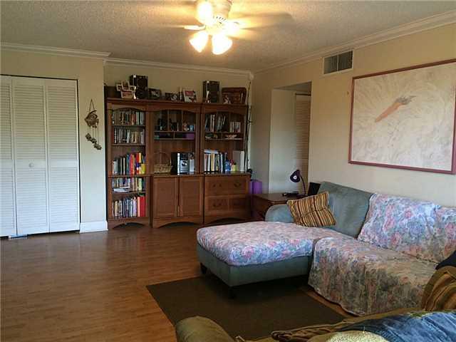 150 Pineview Road, Unit D7 Jupiter, FL 33469 - Photo 2 of 16 a living room with furniture and walk in closet