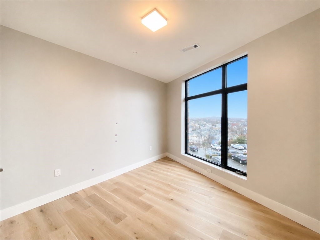 191 Washington Street, Unit 301 Boston, MA 02135 - Photo 10 of 40 an empty room with large window