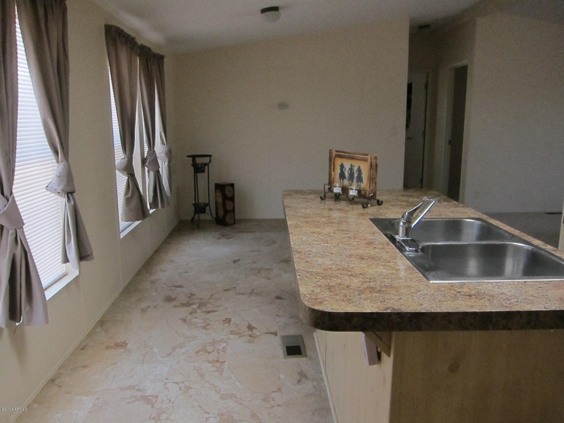 1028 South Bowman Road Apache Junction, AZ 85119 - Photo 5 of 20 2014-07-26 1028 S Bowman Interior 008