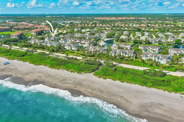 a view of a yard in front of a house