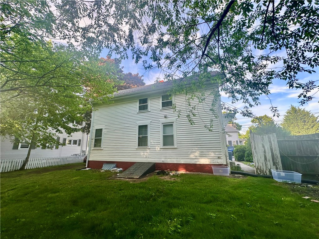 26 Pleasant Street Lincoln, RI 02865 - Photo 4 of 19