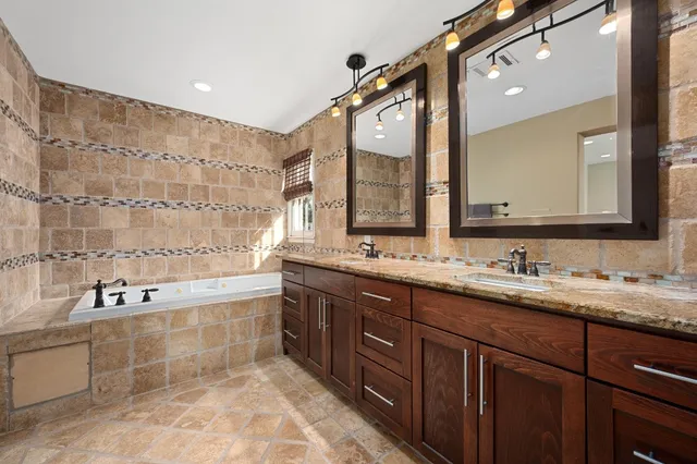 $1,645,000 | 6507 Mesa Drive, Austin, TX 78731