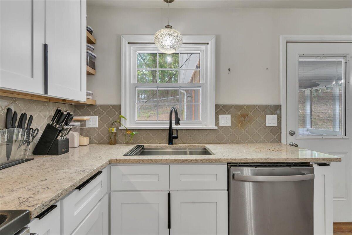 3030 Sedgefield Road Southwest Roanoke, VA 24018 - Photo 11 of 49 15-MIB06918