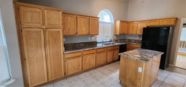 $2,875 | 965 East Eldorado Lane, Las Vegas, NV 89123