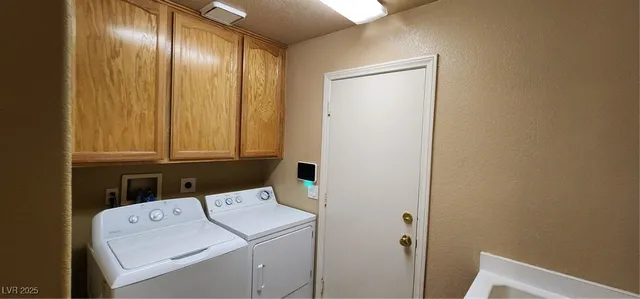 $2,875 | 965 East Eldorado Lane, Las Vegas, NV 89123