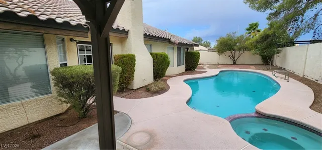 $2,875 | 965 East Eldorado Lane, Las Vegas, NV 89123