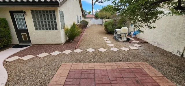 $2,875 | 965 East Eldorado Lane, Las Vegas, NV 89123