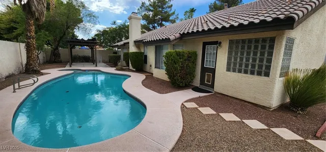 $2,875 | 965 East Eldorado Lane, Las Vegas, NV 89123