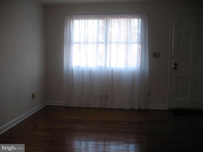 5511 Channing Road Baltimore, MD 21229 - Photo 3 of 18 Living Room