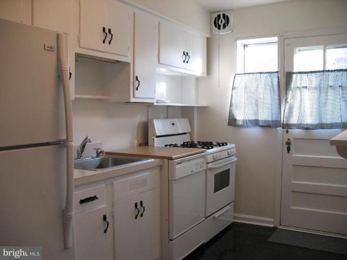 5511 Channing Road Baltimore, MD 21229 - Photo 7 of 18 Kitchen
