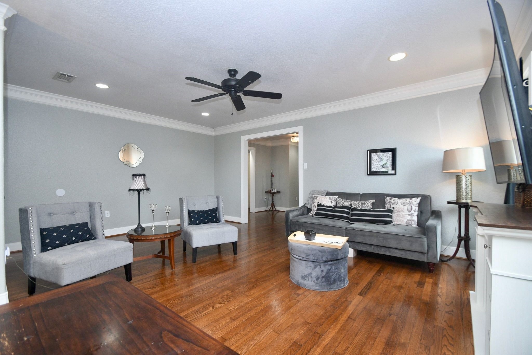 614 West 28th Street Houston, TX 77008 - Photo 3 of 25 Perfect layout flow!