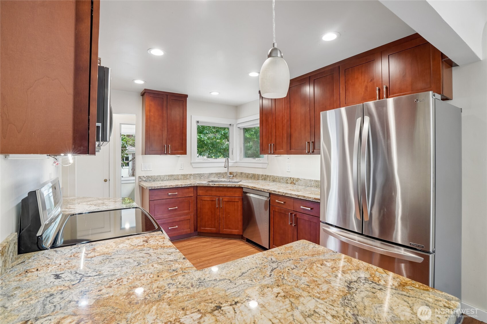 3004 Southwest Barton Street Seattle, WA 98126 - Photo 10 of 40