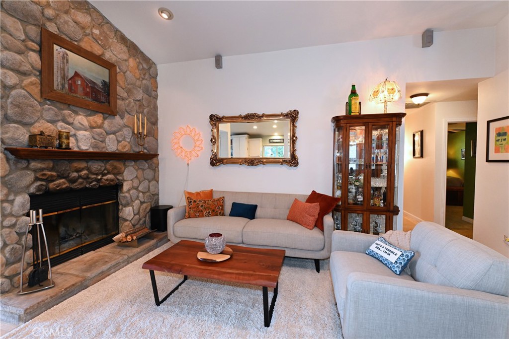 17371 Mockingbird Canyon Road Riverside, CA 92504 - Photo 24 of 73 Family Room