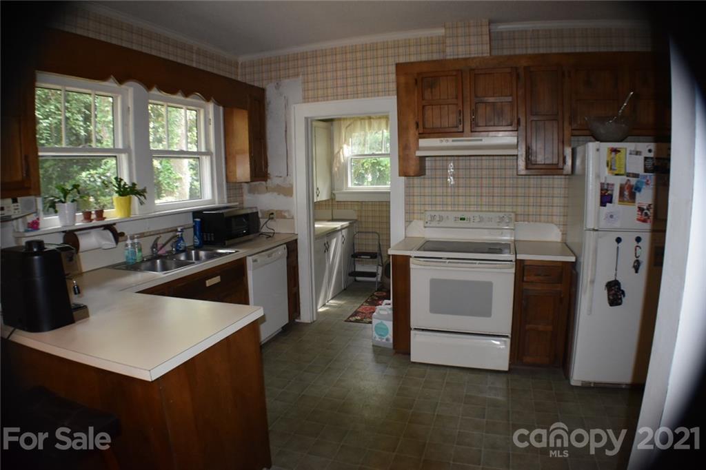 3670 Union Road Gastonia, NC 28056 - Photo 16 of 41 a kitchen with a stove and a sink