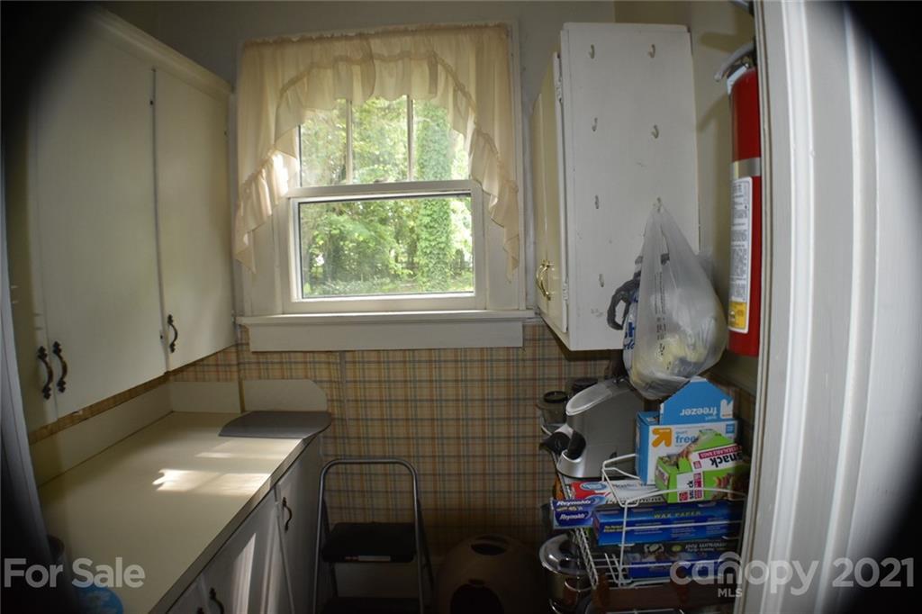 3670 Union Road Gastonia, NC 28056 - Photo 17 of 41 a room with musical instruments