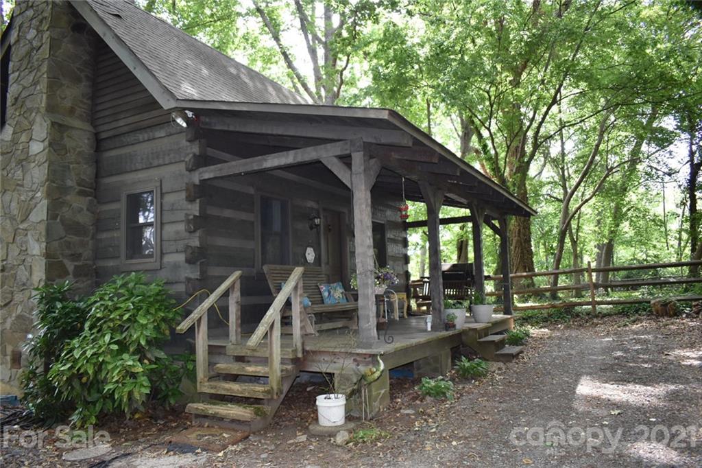 3670 Union Road Gastonia, NC 28056 - Photo 27 of 41 a backyard of a house with outdoor seating