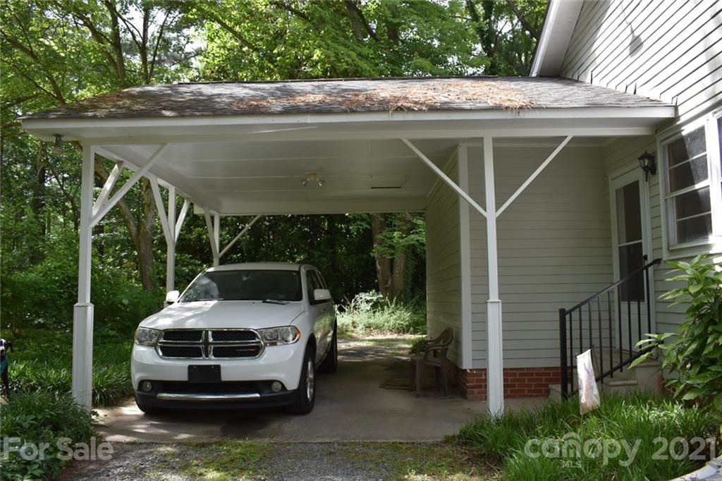 3670 Union Road Gastonia, NC 28056 - Photo 8 of 41 a car parked in front of a house