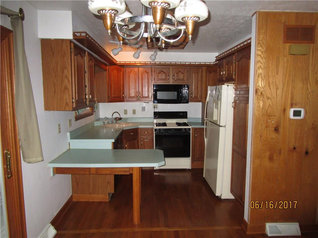 322 School Street McKees Rocks, PA 15136 - Photo 4 of 25