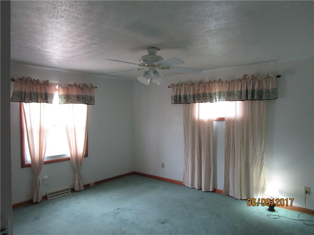 322 School Street McKees Rocks, PA 15136 - Photo 9 of 25