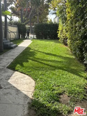 $2,972 | 1543 11th Street, Unit D, Santa Monica, CA 90401