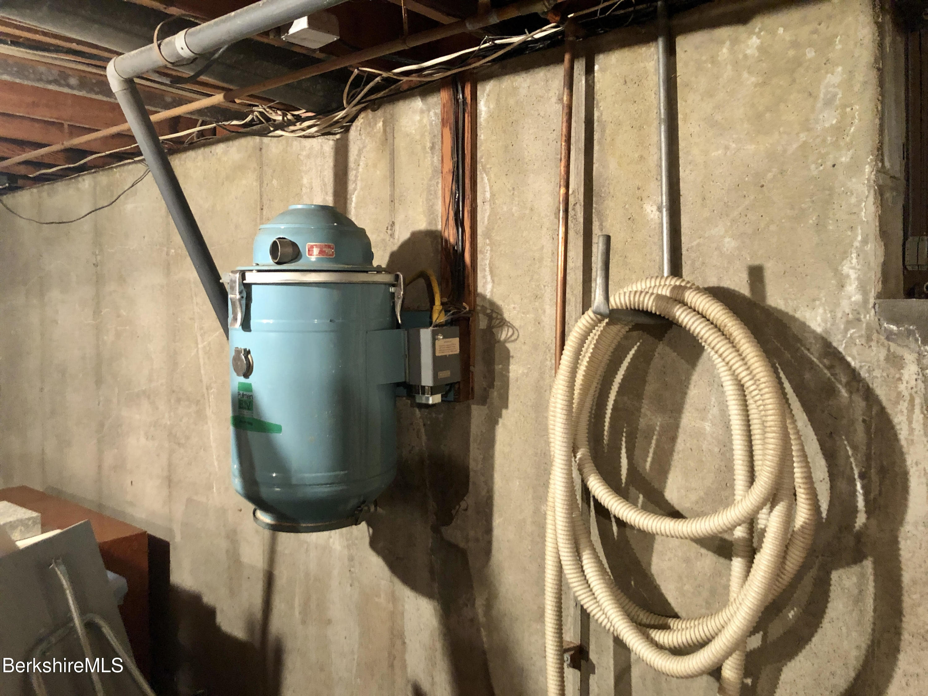 35 Pine Knoll Road Lenox, MA 01240 - Photo 20 of 26 a utility room with dryer and washer