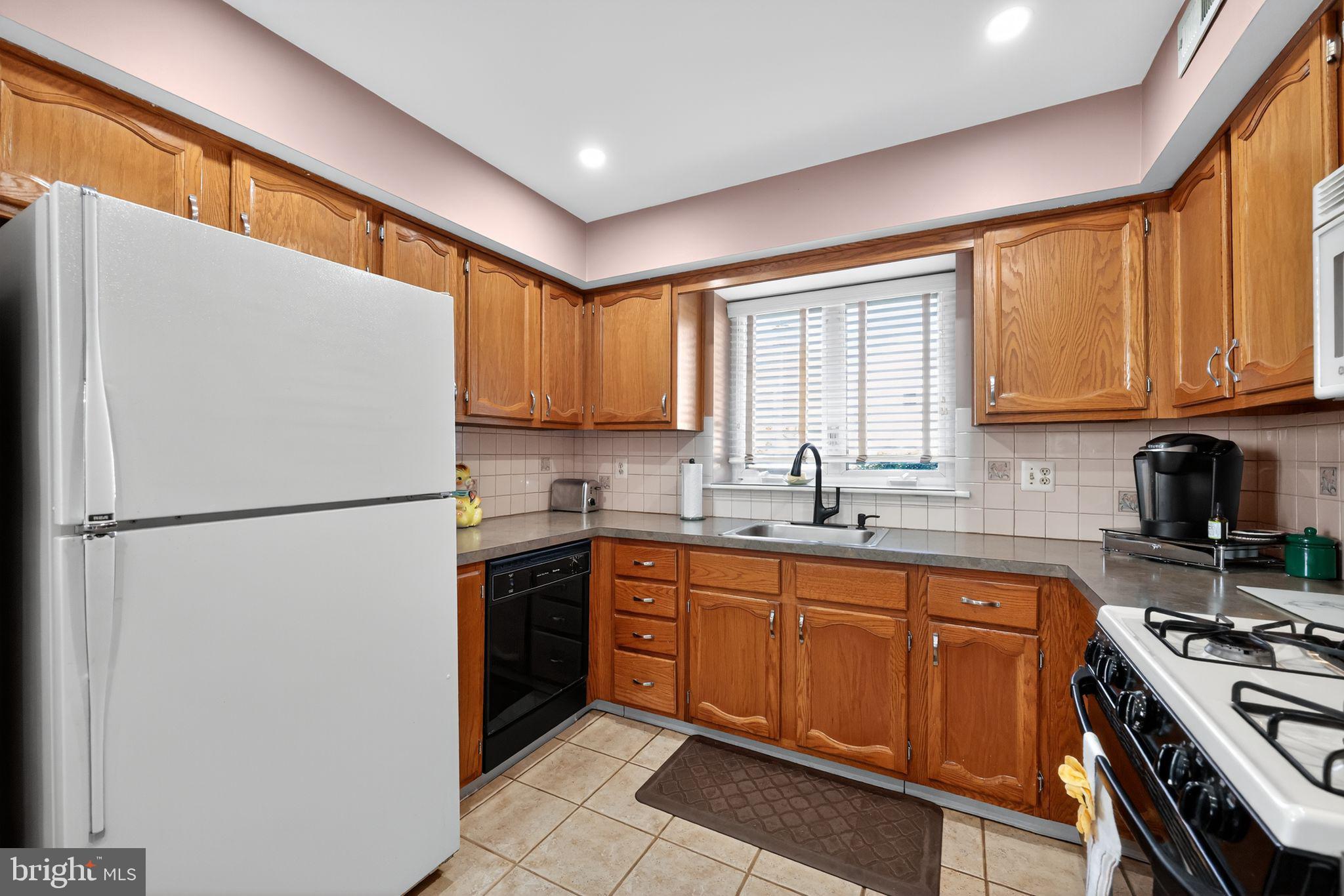 1112 Selmer Road Philadelphia, PA 19116 - Photo 11 of 30 Gallery Image 11