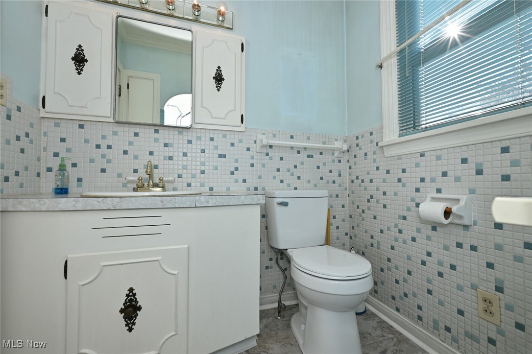 2614 19th Street Northwest Canton, OH 44708 - Photo 19 of 37 Bathroom