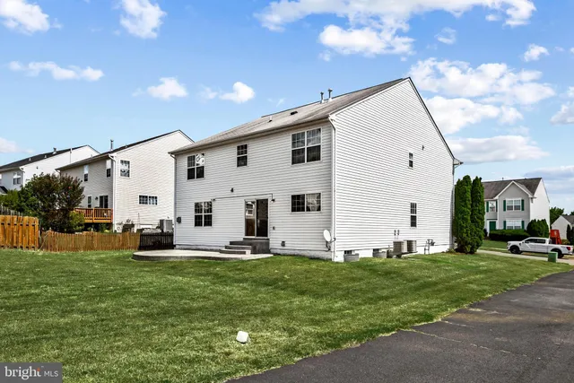 $580,000 | 30 Stanley Loop, Fredericksburg, VA 22406