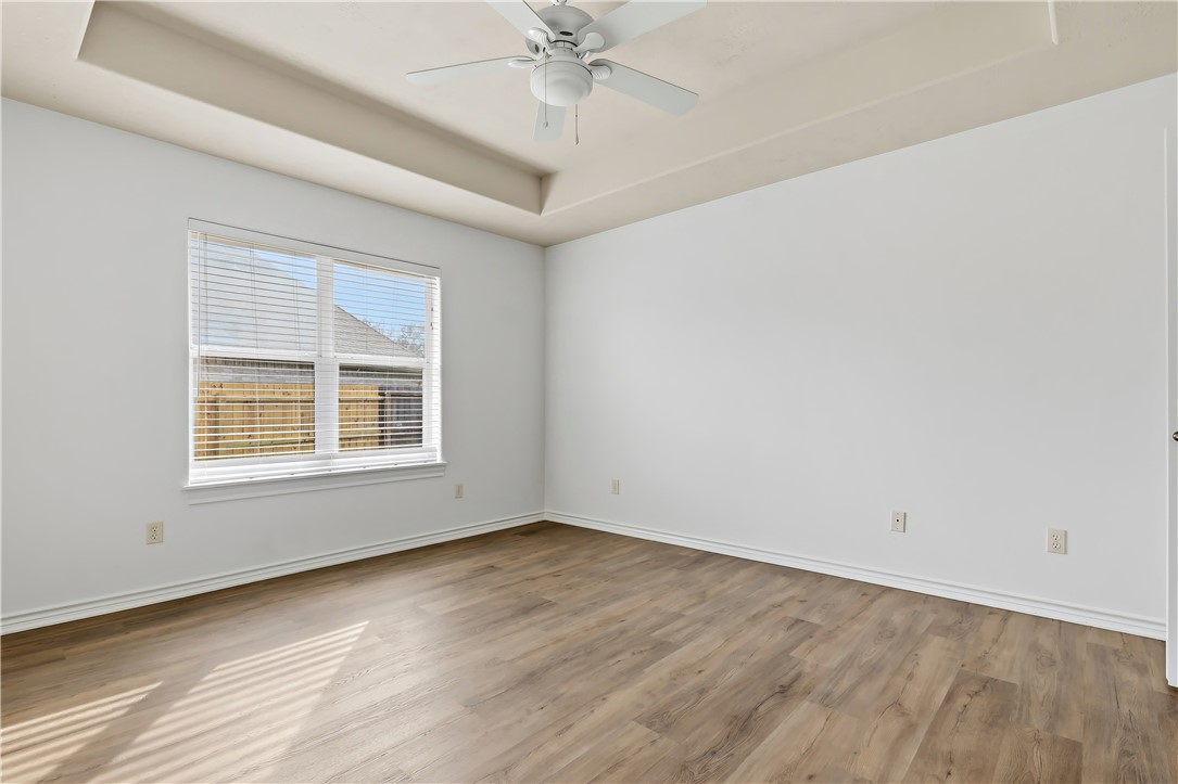5310 Draycott Court Bryan, TX 77802 - Photo 28 of 31 an empty room with a window