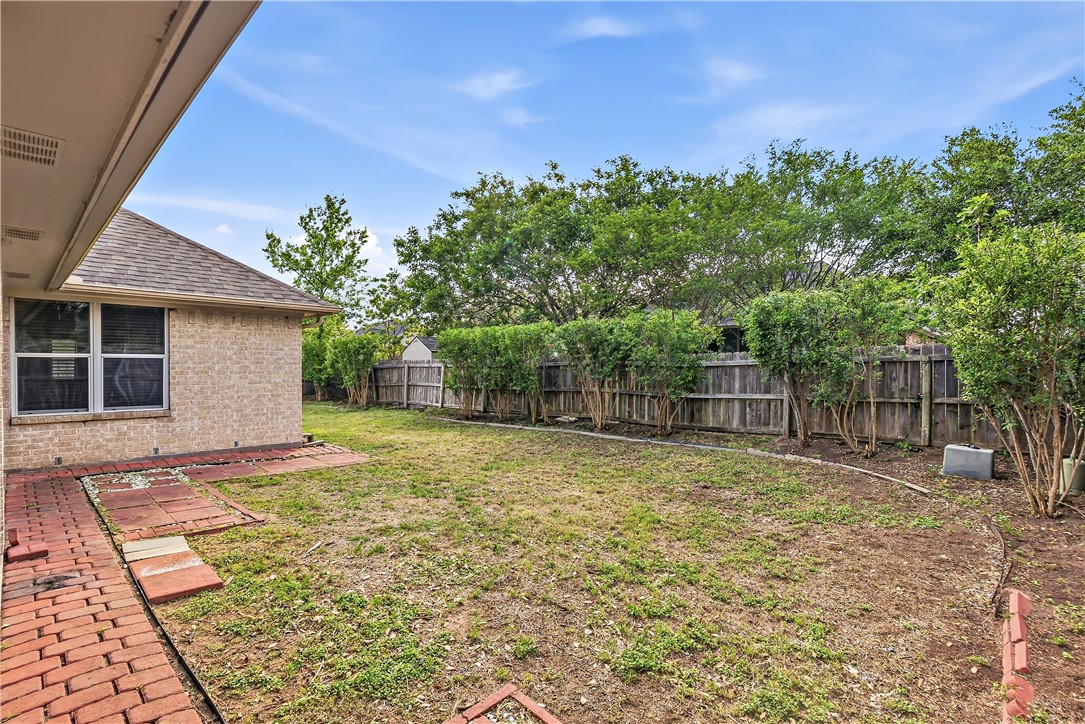 5310 Draycott Court Bryan, TX 77802 - Photo 30 of 31 a backyard of a house with lots of green space
