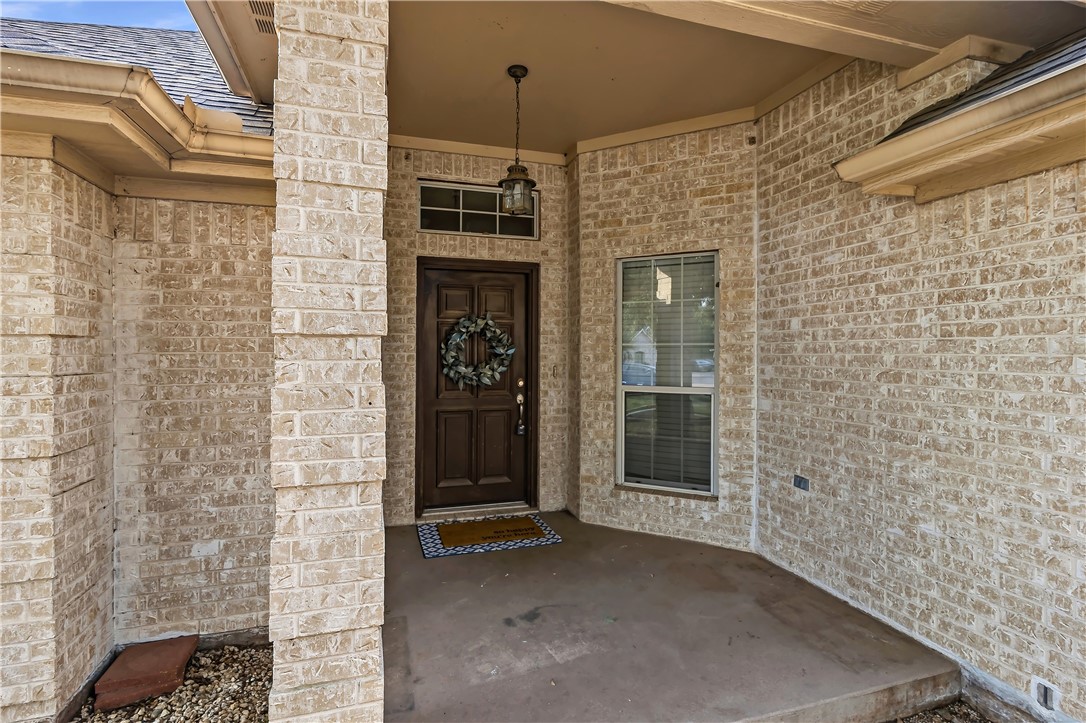 5310 Draycott Court Bryan, TX 77802 - Photo 3 of 31 a view of entryway with a shower