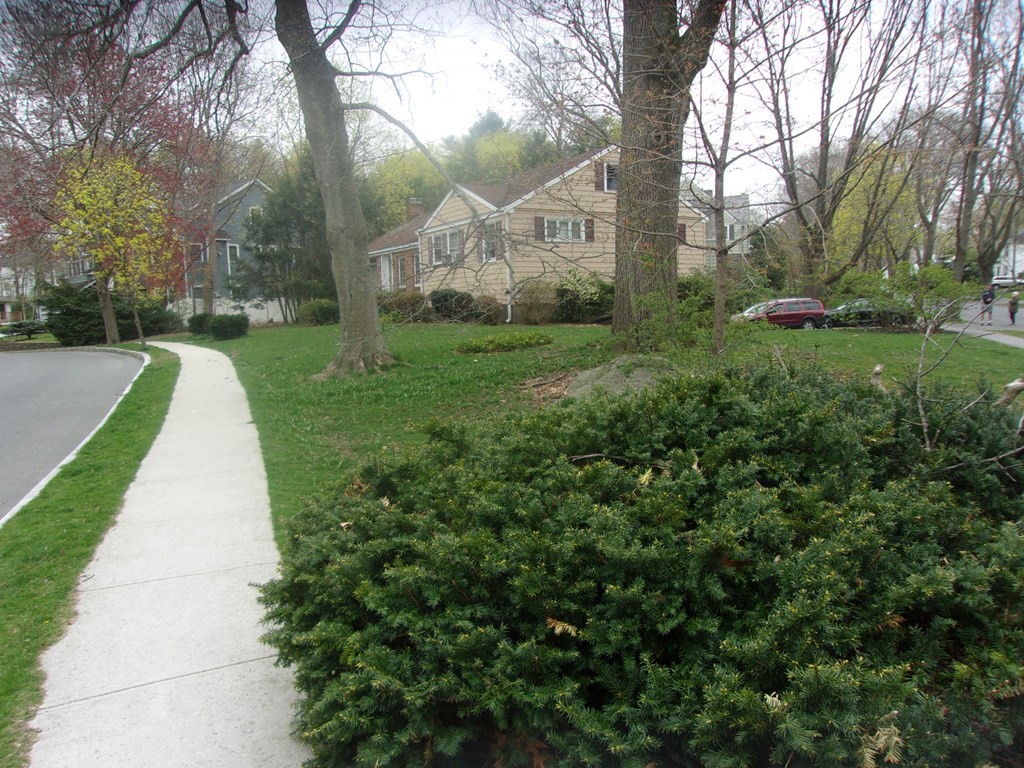 76 Dewson Road Quincy, MA 02169 - Photo 3 of 4 Gallery Image 3