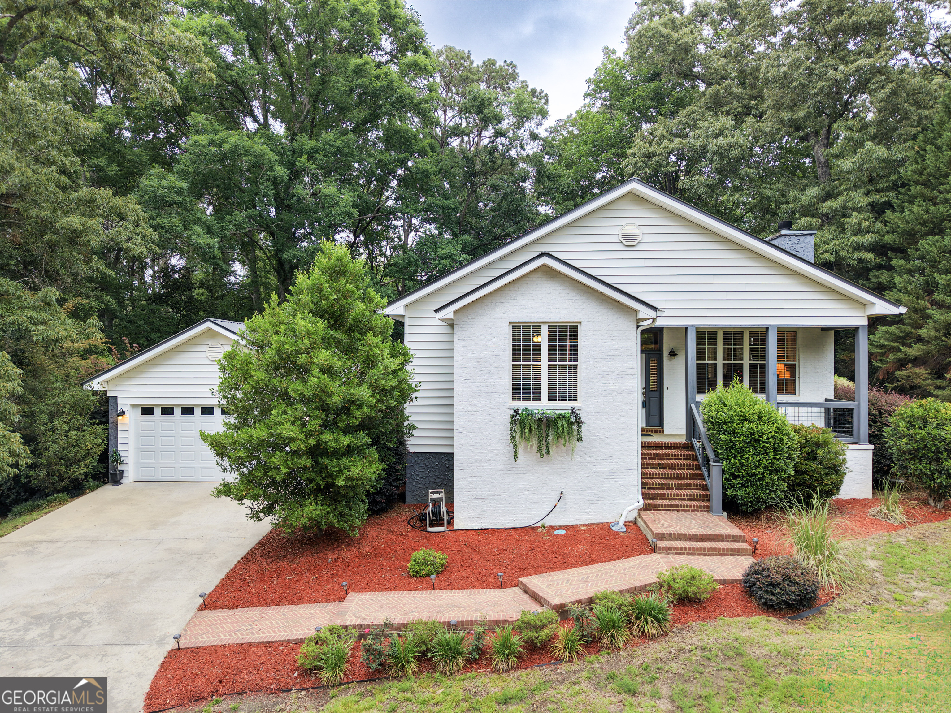 303 Winchester Court Dublin, GA 31021 - Photo 2 of 39