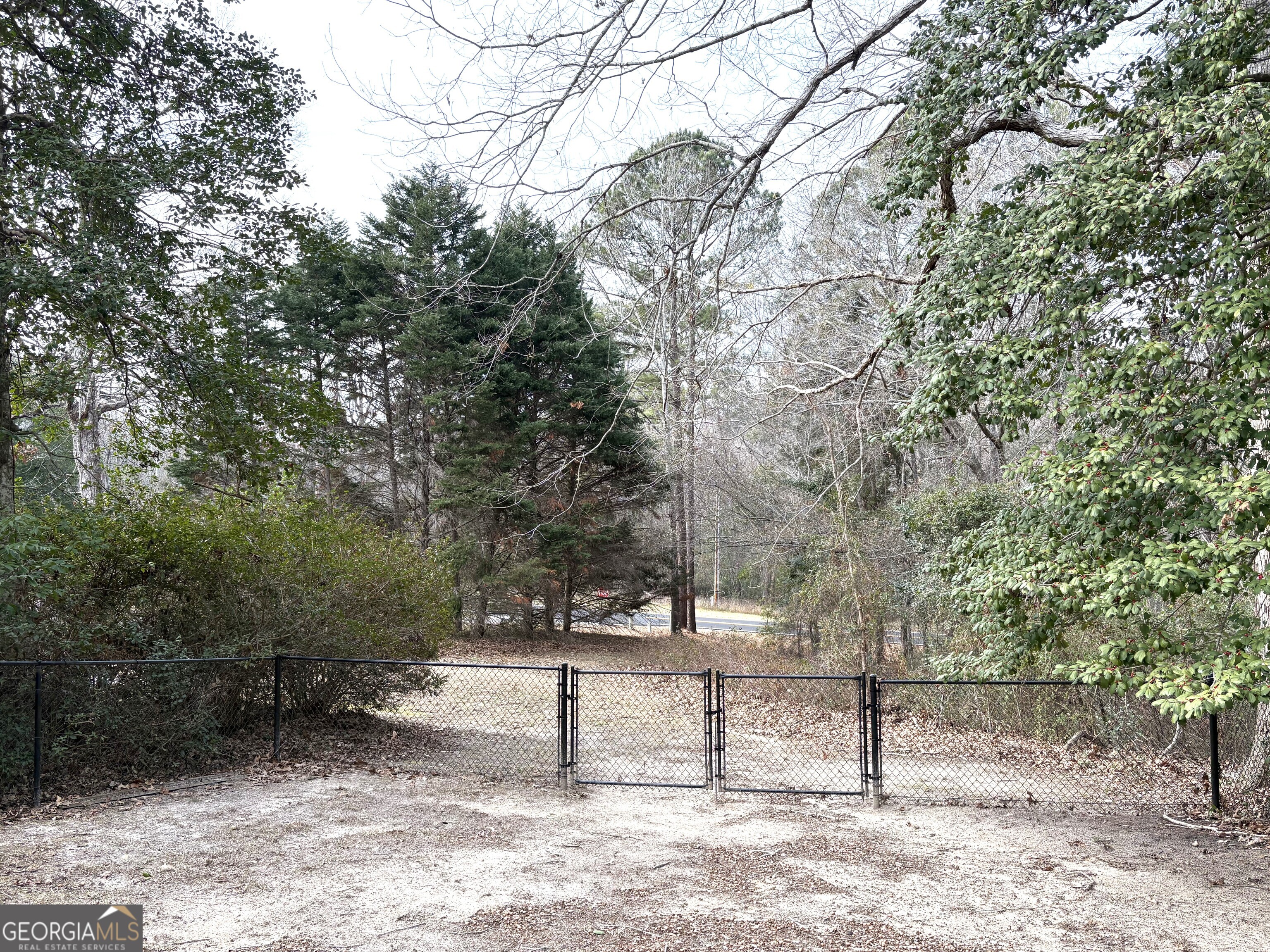 303 Winchester Court Dublin, GA 31021 - Photo 35 of 40 a view of a bench under a large tree