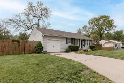 $220,000 | 13223 West 94th Street, Lenexa, KS 66215