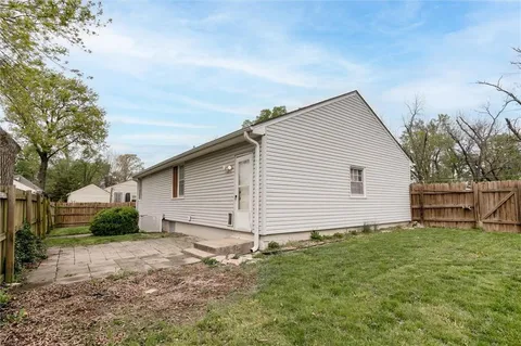 $220,000 | 13223 West 94th Street, Lenexa, KS 66215