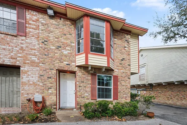 $175,000 | 10654 Hazelhurst Drive, Unit 28, Houston, TX 77043