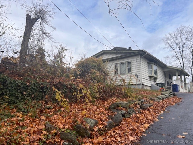 936 Chopsey Hill Road Bridgeport, CT 06606 - Photo 2 of 9